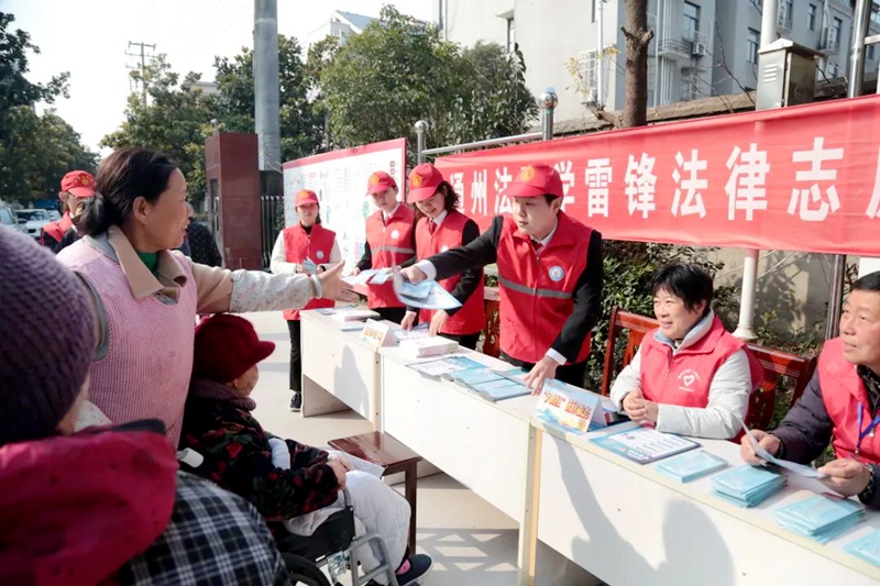 通州法院干警走進社區開展學雷鋒法律志愿服務活動.jpg